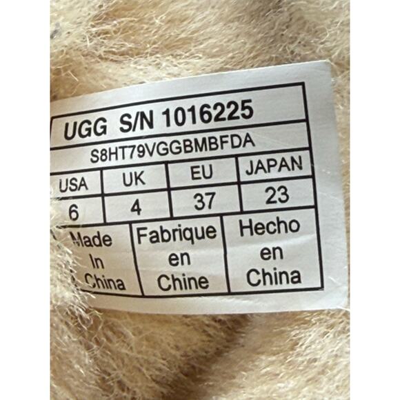 UGG women’s Bailey bow boot size 6 main image 8